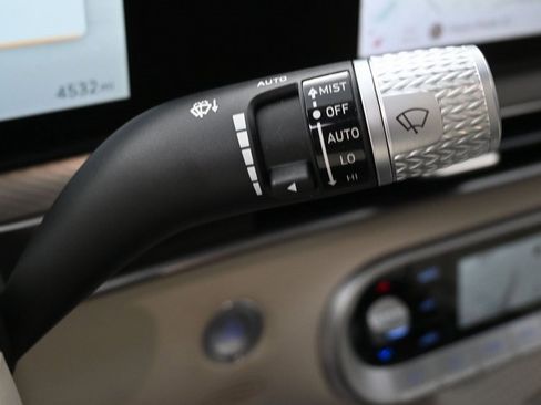 Used 2024 Genesis GV60 RWD image 20