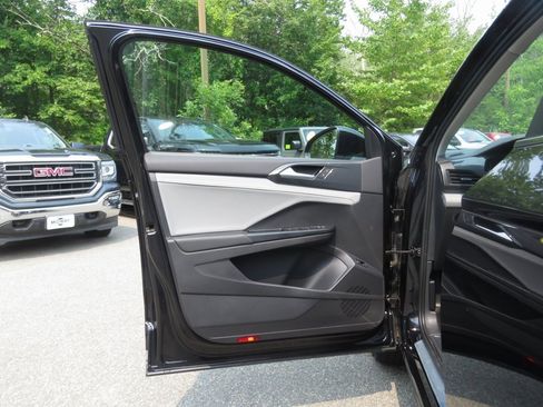 Used 2022 Volkswagen Taos SEL image 10