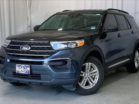 Used 2024 Ford Explorer XLT RWD image 2