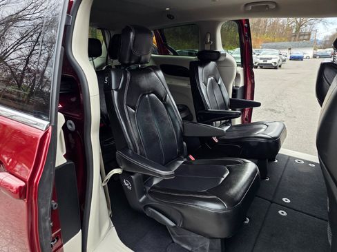 Used 2021 Chrysler Voyager Lxi image 15