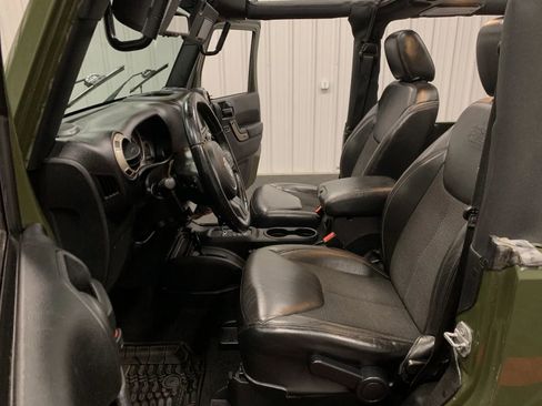 Used 2016 Jeep Wrangler Sahara image 34