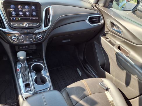 Used 2022 Chevrolet Equinox Premier image 3