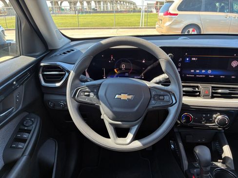 Used 2025 Chevrolet TrailBlazer LT FWD image 27
