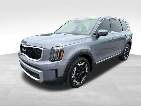 Certified 2024 Kia Telluride EX w/ EX Captain's Chair Package FWD image 3