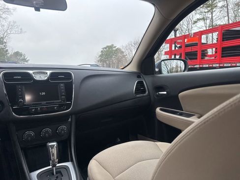 Used 2011 Chrysler 200 Touring w/ Cold Weather Group image 11