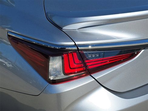 Used 2022 Lexus ES 300h Ultra Luxury image 38