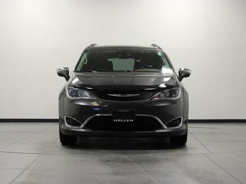 Used 2017 Chrysler Pacifica Limited FWD image 9