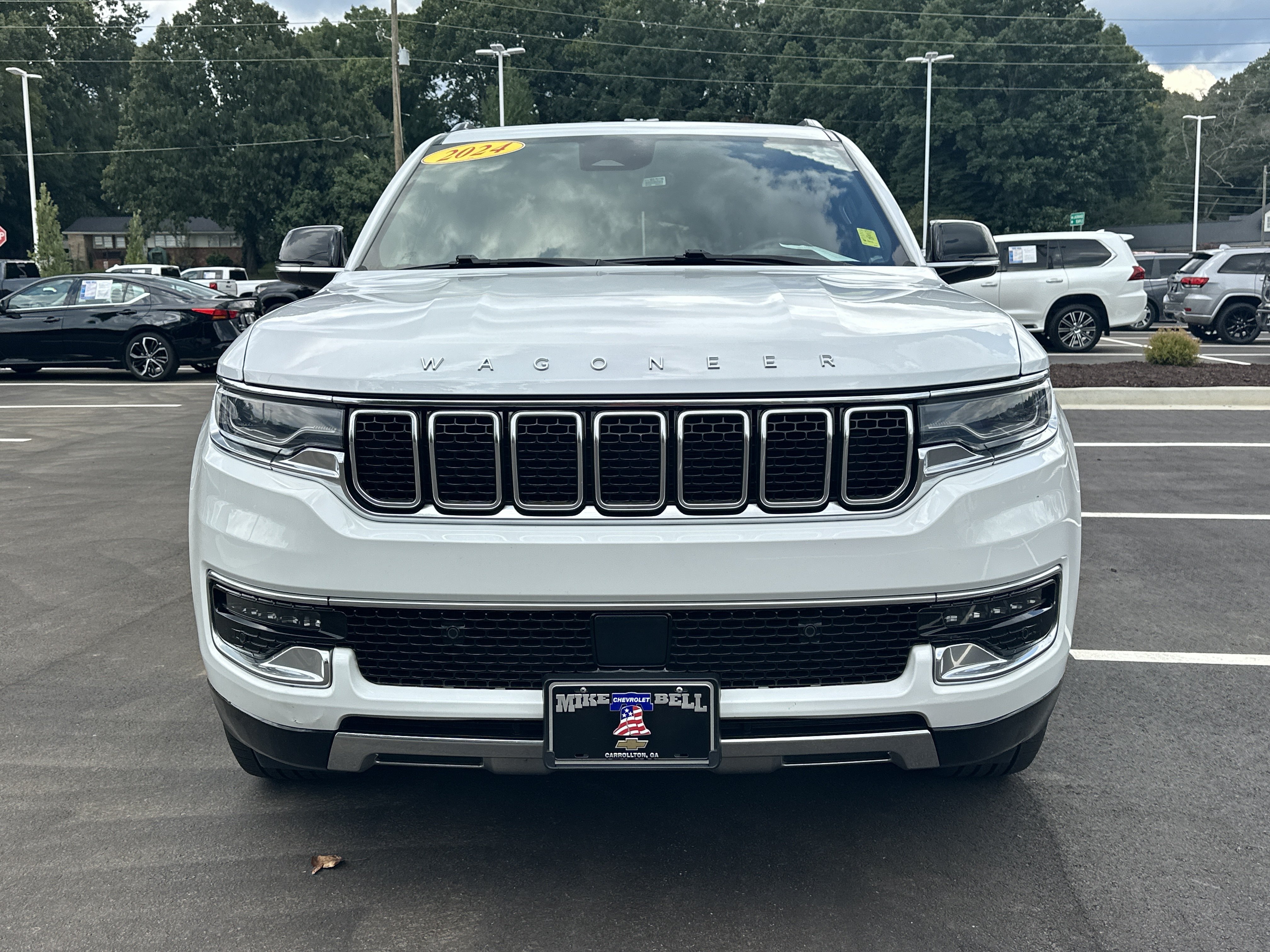 Used 2024 Jeep Wagoneer Series III AWD/4WD image 3