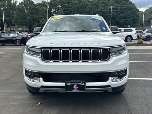 Used 2024 Jeep Wagoneer Series III AWD/4WD image 3