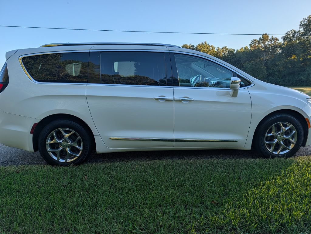 Used 2018 Chrysler Pacifica Limited FWD image 6