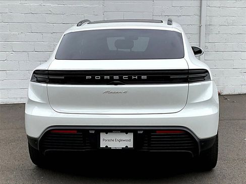 Used 2025 Porsche Macan 4 Electric image 9