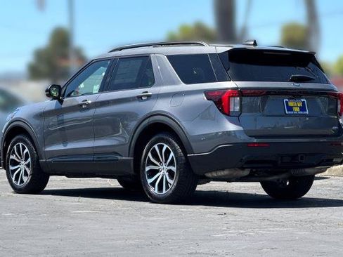 Certified 2025 Ford Explorer ST-Line AWD/4WD image 32