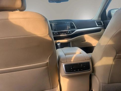 Used 2015 Toyota Highlander XLE FWD image 13