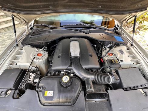 Used 2009 Jaguar XJ Vanden Plas Super V8 Portfolio RWD image 9