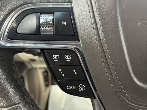 Used 2019 Lincoln Continental Premiere AWD/4WD image 19
