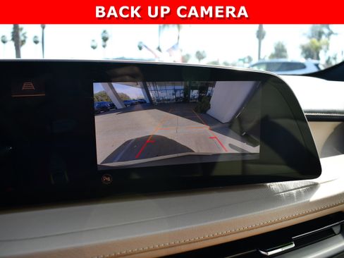 Used 2024 Cadillac XT4 Luxury w/ Cold Weather Package image 18