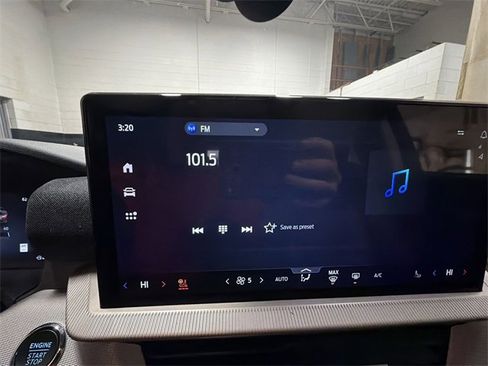 Used 2025 Ford Explorer Active w/ Active Comfort Package image 16