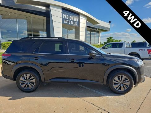 Used 2022 Nissan Pathfinder SV AWD/4WD image 2