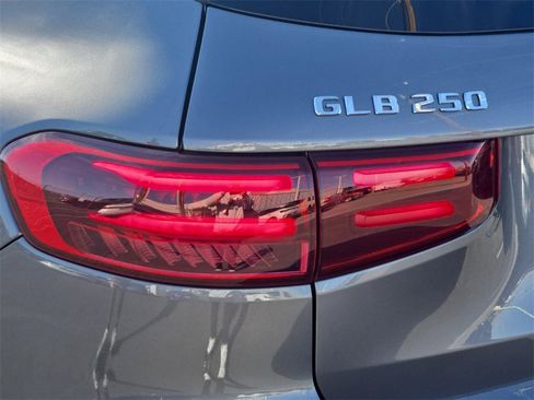 New 2026 Mercedes-Benz GLB 250 image 10