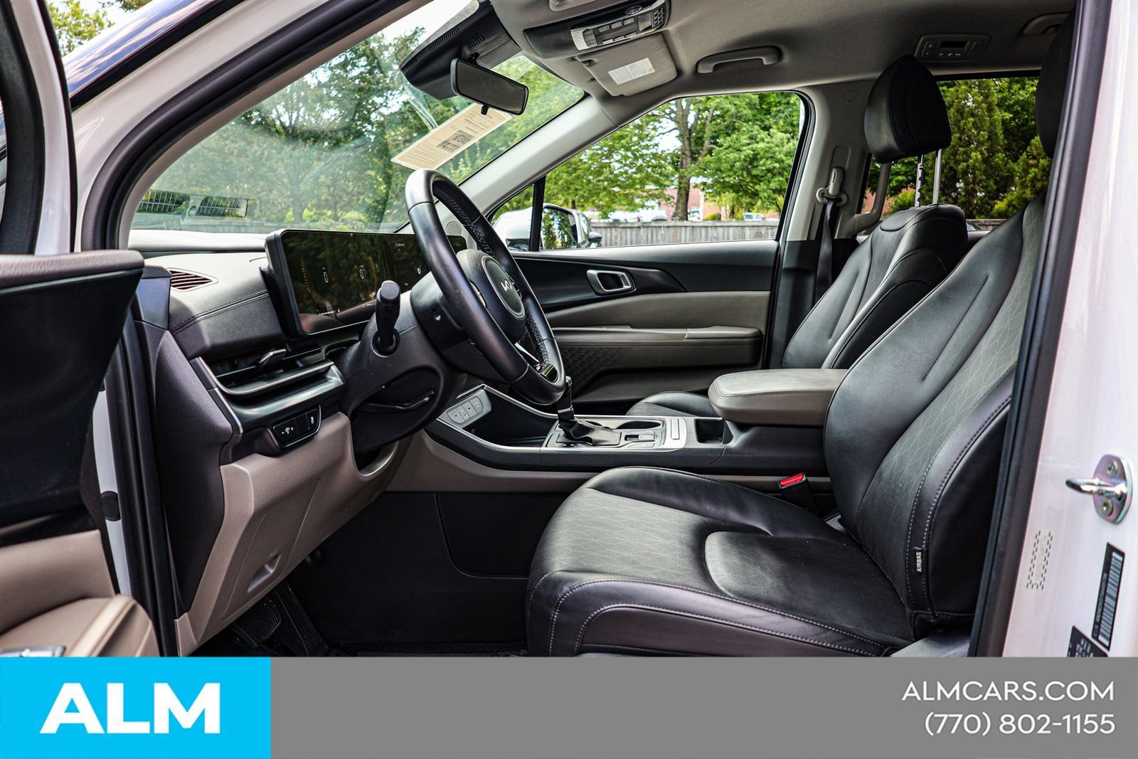 Used 2025 Kia Carnival FWD image 17