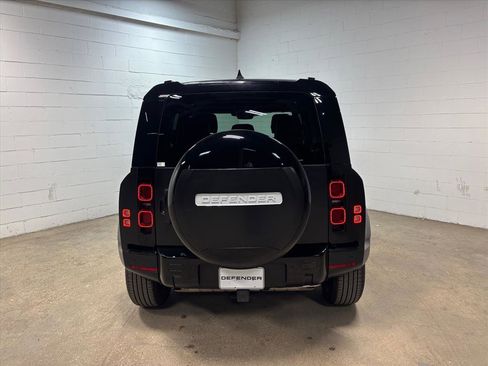Used 2023 Land Rover Defender 110 SE image 8