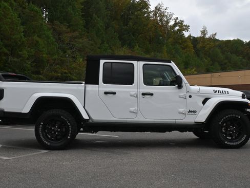 Used 2024 Jeep Gladiator Willys image 10