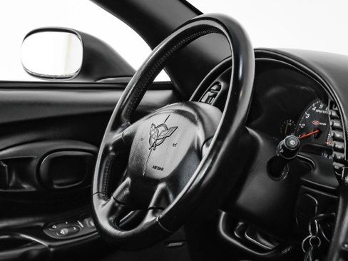 Used 2002 Chevrolet Corvette Z06 w/ Memory Pkg image 11