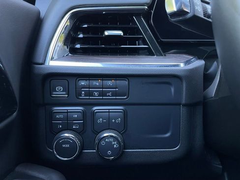 Used 2025 Chevrolet Tahoe LT AWD/4WD image 14