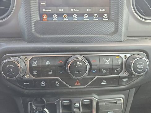 Used 2021 Jeep Gladiator Sport image 4