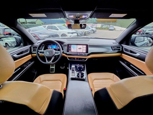 Used 2024 Volkswagen Atlas Cross Sport SEL R-Line image 2