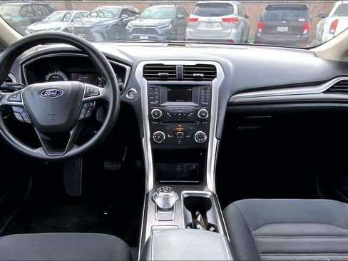 Used 2018 Ford Fusion SE image 14