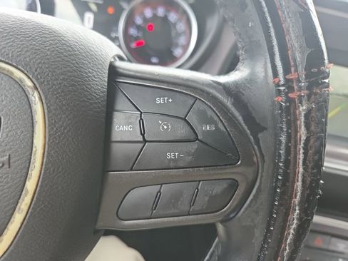 Used 2021 Dodge Challenger SXT image 10