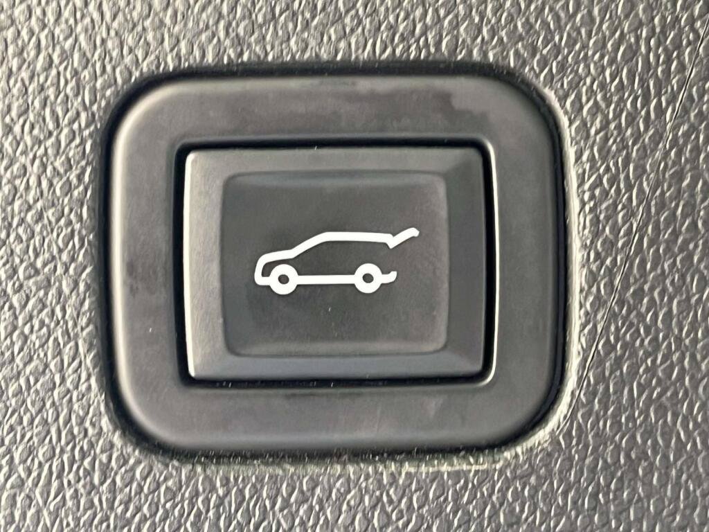 Used 2021 Cadillac Escalade ESV Premium Luxury AWD/4WD image 21