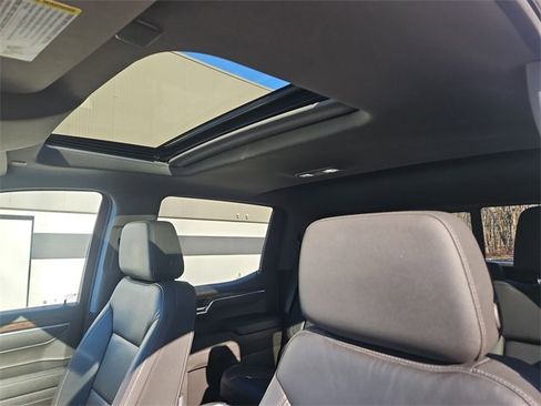 Used 2022 GMC Sierra 1500 Elevation w/ Elevation Premium Package image 19