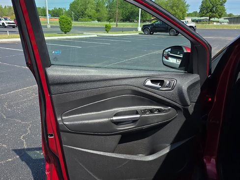 Used 2018 Ford Escape SE w/ SE Sync 3 Package image 17