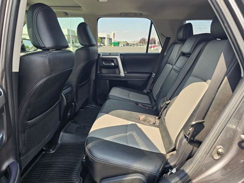 Used 2022 Toyota 4Runner SR5 Premium w/ Moonroof Package AWD/4WD image 17
