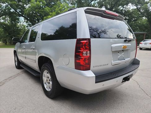 Used 2014 Chevrolet Suburban LT w/ Luxury Package RWD image 5