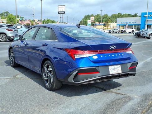 Used 2025 Hyundai Elantra SEL FWD image 16