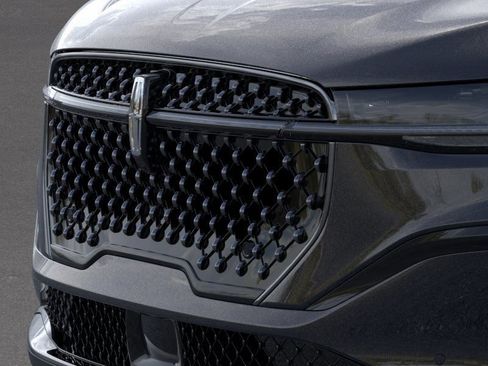 New 2025 Lincoln Nautilus Premier w/ Equipment Group 102A image 17