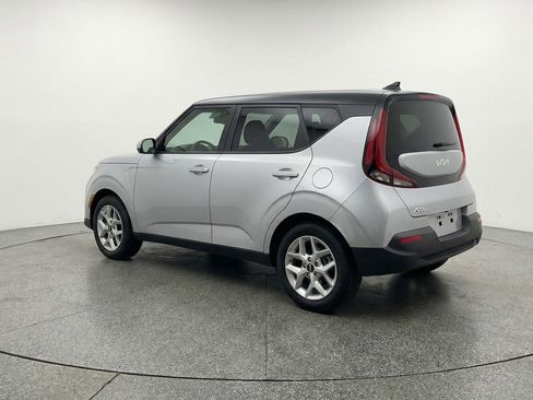 Used 2025 Kia Soul LX w/ LX Technology Package FWD image 5