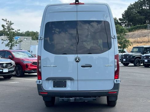 Used 2024 Mercedes-Benz Sprinter 2500 image 4