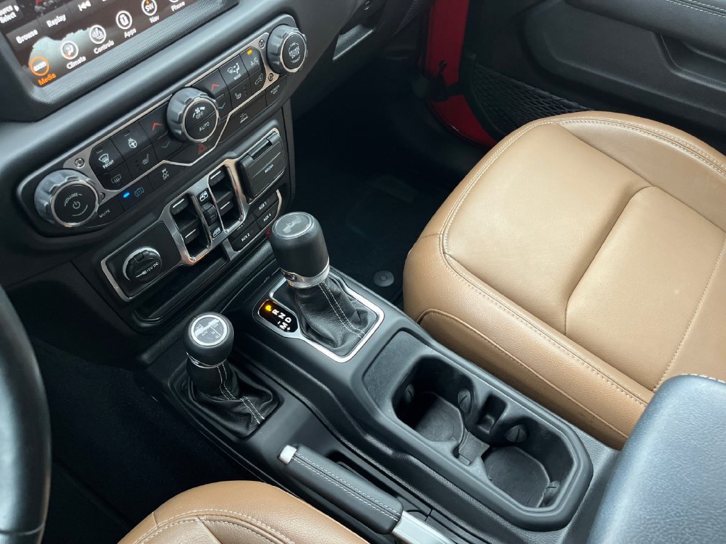 Used 2022 Jeep Wrangler Unlimited Sahara w/ Cold Weather Group AWD/4WD image 16