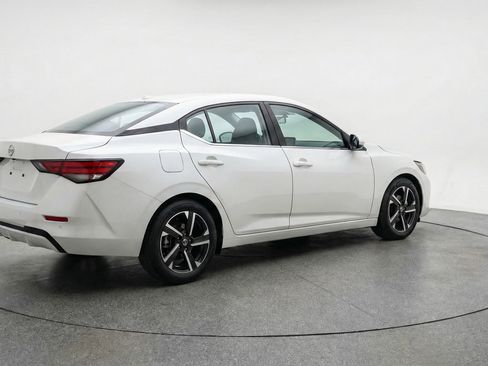 Used 2025 Nissan Sentra SV image 9