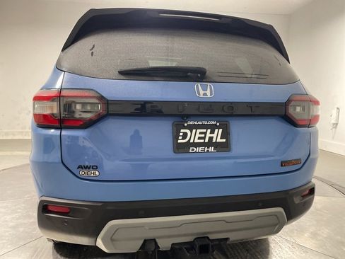 Used 2023 Honda Pilot TrailSport image 6