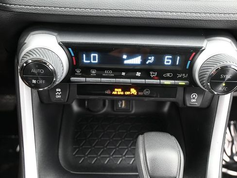 Used 2025 Toyota RAV4 XLE w/ Convenience Package FWD image 24