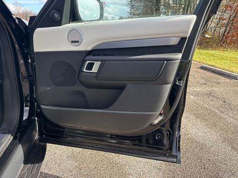 New 2026 Land Rover Discovery Limited Edition image 15