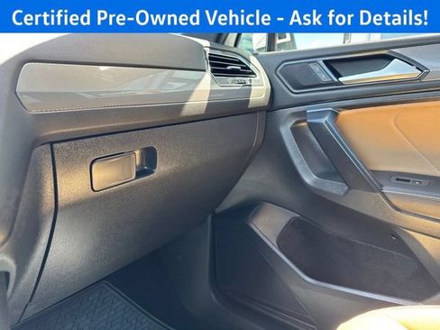 Certified 2023 Volkswagen Tiguan SE w/ Panoramic Sunroof Package AWD/4WD image 17