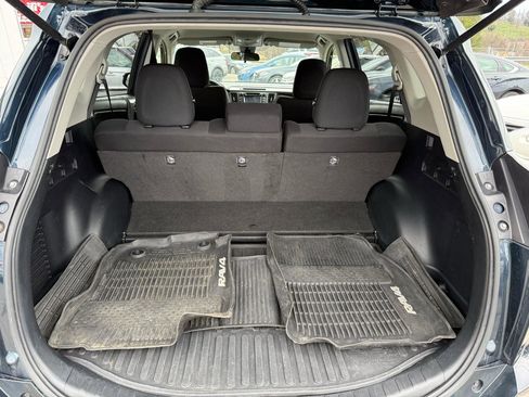 Used 2018 Toyota RAV4 LE image 19