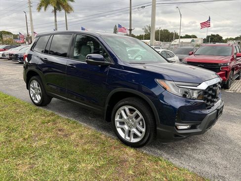 Used 2025 Honda Passport EX-L image 4