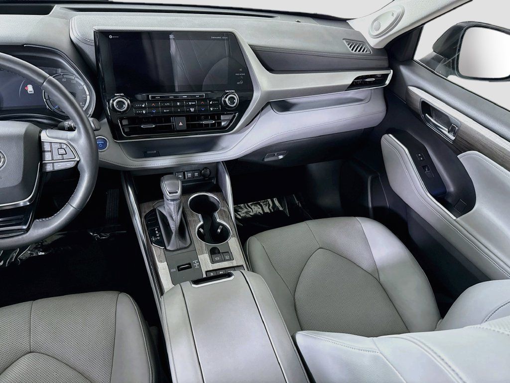 Certified 2020 Toyota Highlander Platinum AWD/4WD image 28